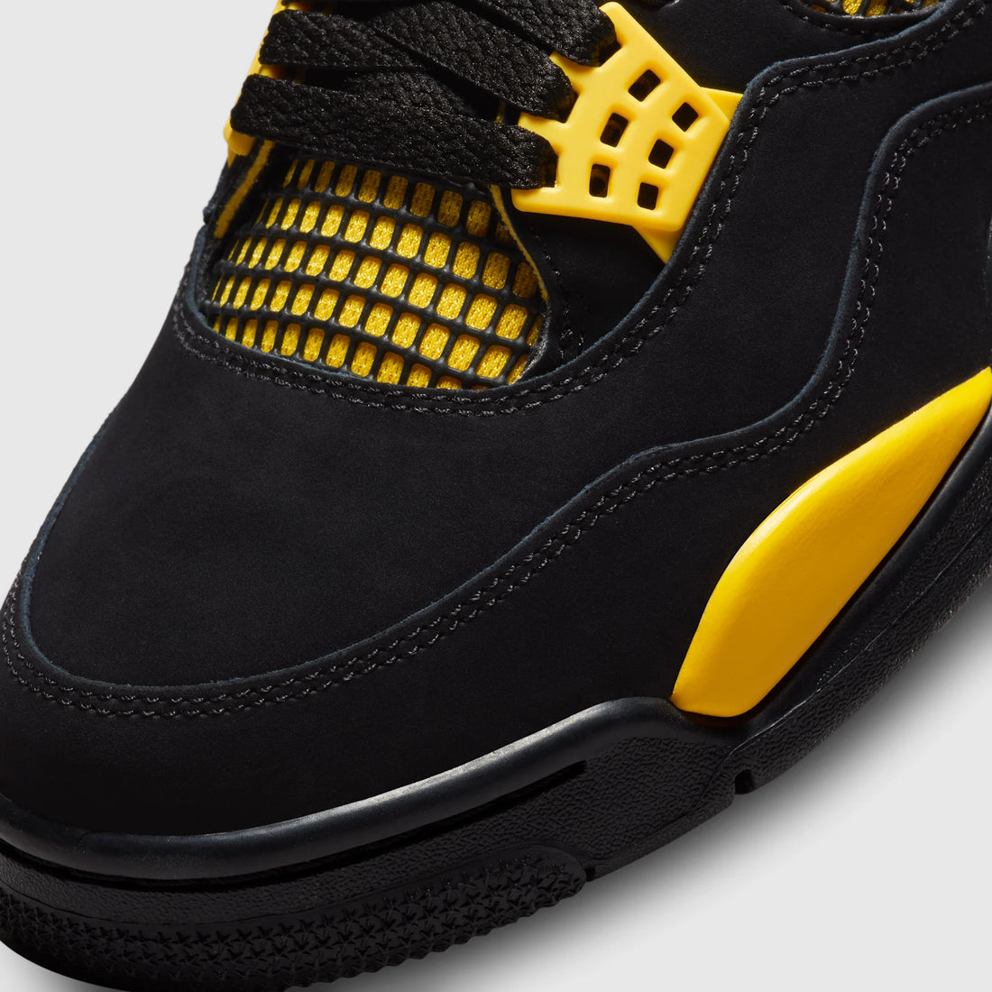 Jordan 4 Retro Thunder (2023)